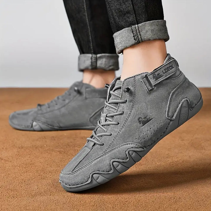 Comfortabele Hoymans outdoor schoenen voor heren, waterdicht kunstleer design.