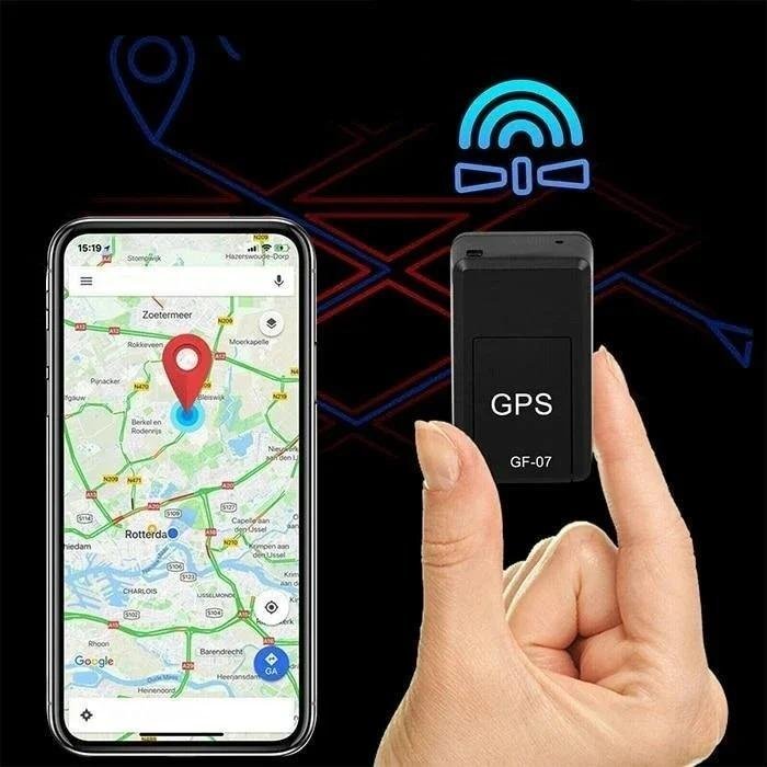 De AutoSafe Mini GPS tracker in close-up, toont het compacte en robuuste ontwerp