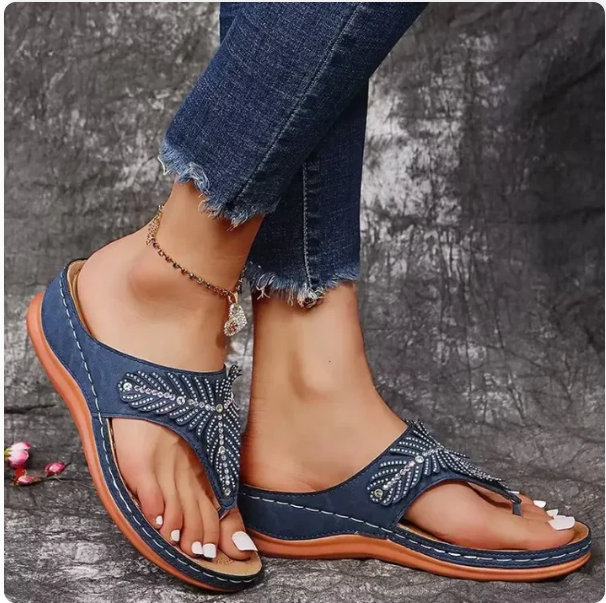 "Beige Elisa orthopedische flip-flop sandalen met verstelbare teenriem en schokabsorberende zool voor comfort en stijl."