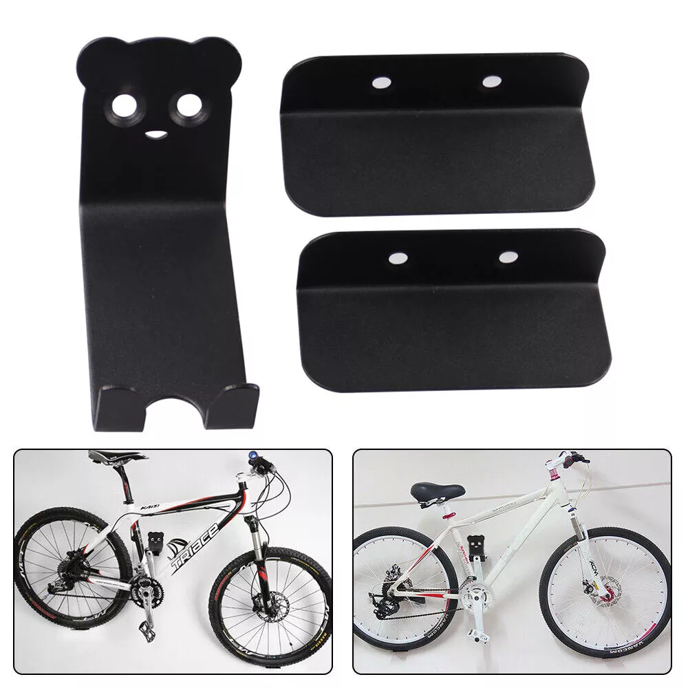 Zwarte stalen fietshaak en twee bandenhouders met accessoires