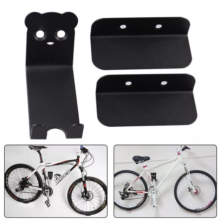 Zwarte stalen fietshaak en twee bandenhouders met accessoires