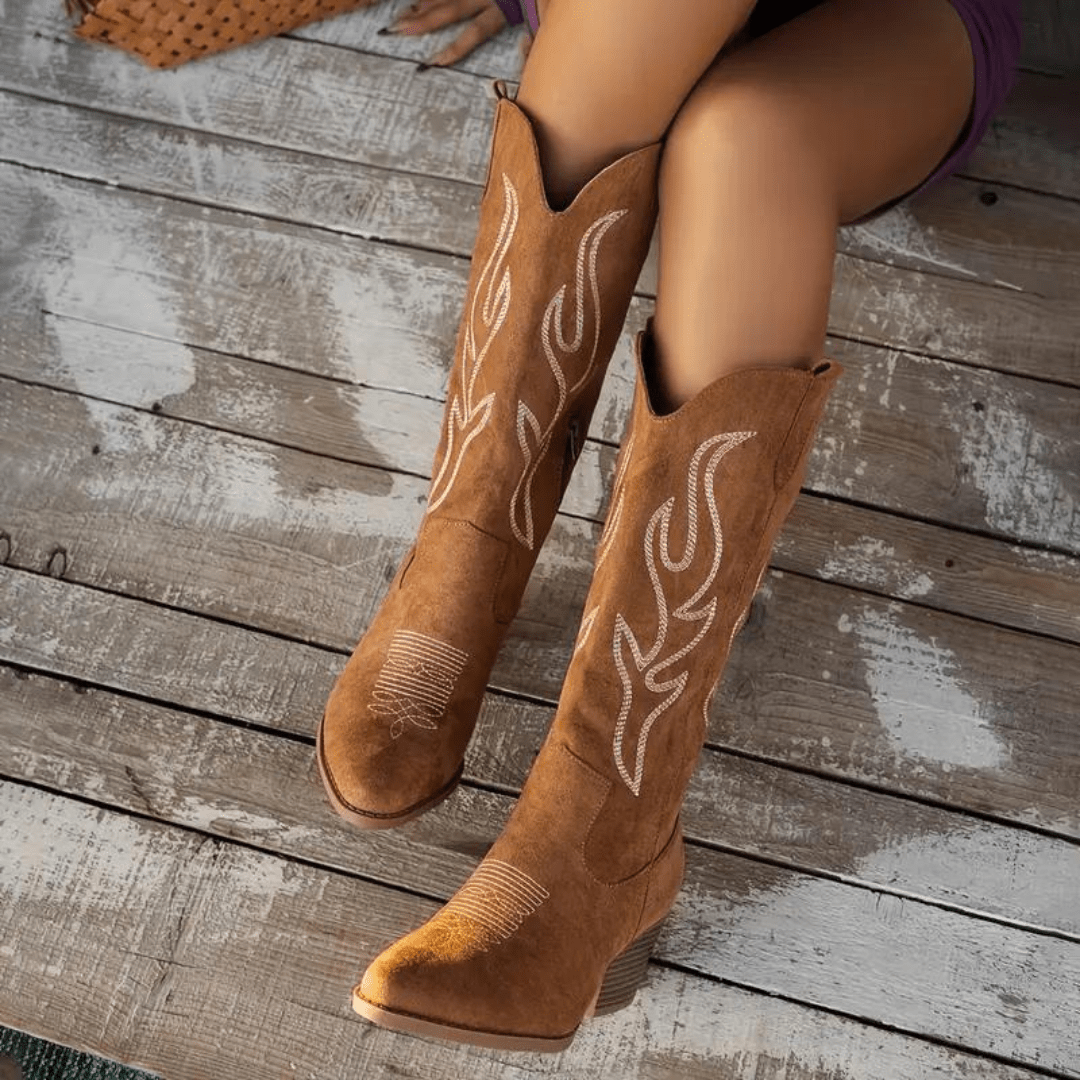 Kaki dames cowboylaarzen met ritssluiting in detail voor een hippe western look.