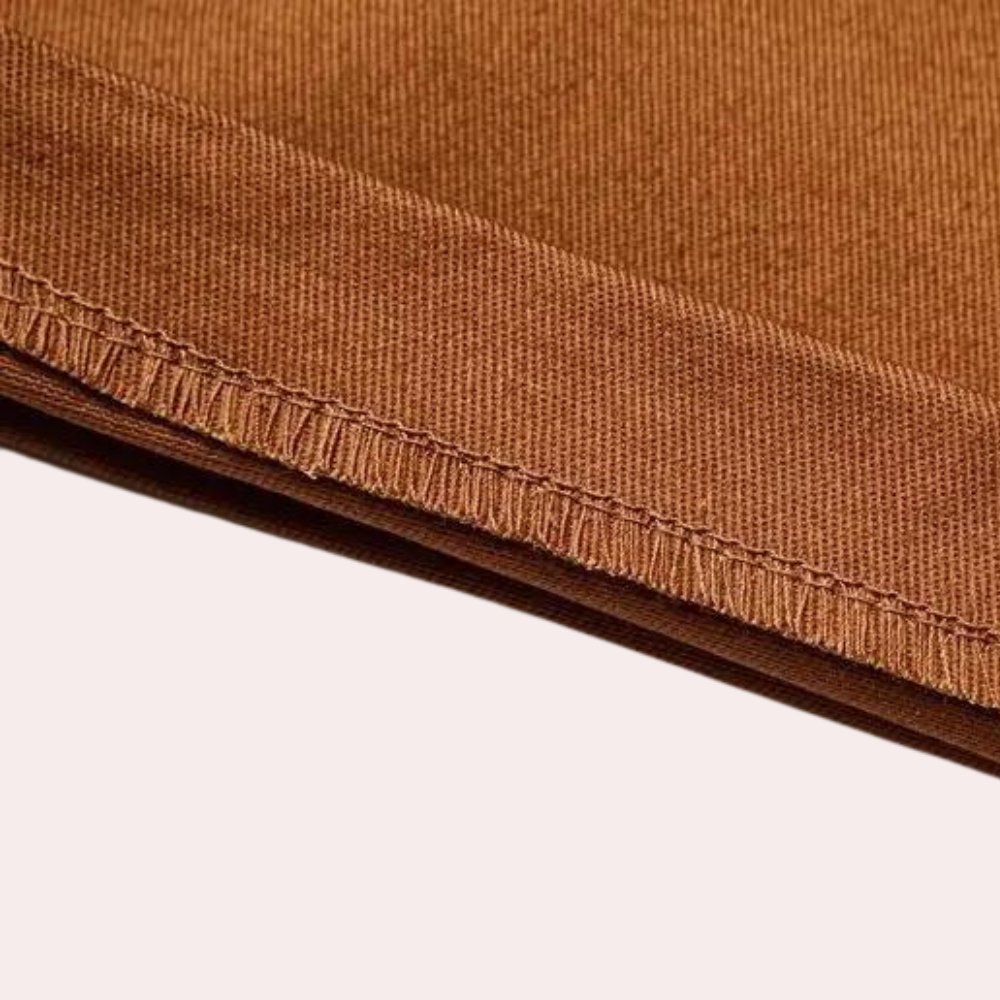 "Bruine cargo overall voor mannen met zijzakken, comfortabele pasvorm en ademend materiaal, perfect voor zomer en werk."