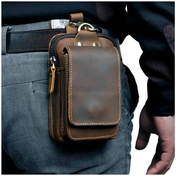 Bruine leren heuptas voor heren, stijlvol & praktisch voor dagelijks gebruik.