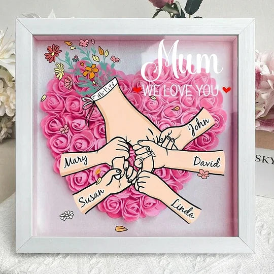 Vier de liefde met een gepersonaliseerde bloemen schaduwdoos, met namen, speciaal voor moeder.
