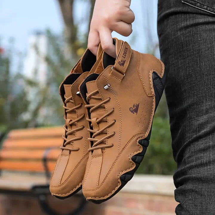 Hoymans heren streetwear schoenen, waterdicht en robuust, voor de moderne man.