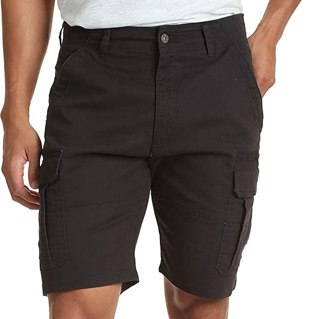 "Cargo shorts in wit, ademend en comfortabel met ruime zakken voor een stijlvolle, casual zomerlook."