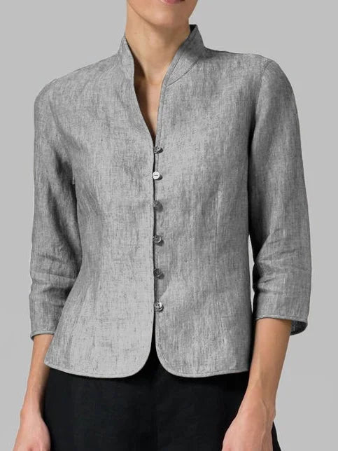 "Carmencita damesblouse, elegante hoge kraag, getailleerde pasvorm, zachte stof, geschikt voor zakelijke en casual looks."