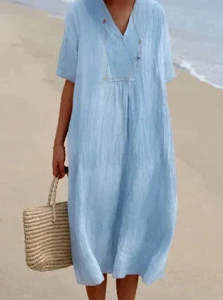 Getailleerde casual midi zomerjurk voor dames. Vleierige pasvorm met korte mouwen, elegant en modern.