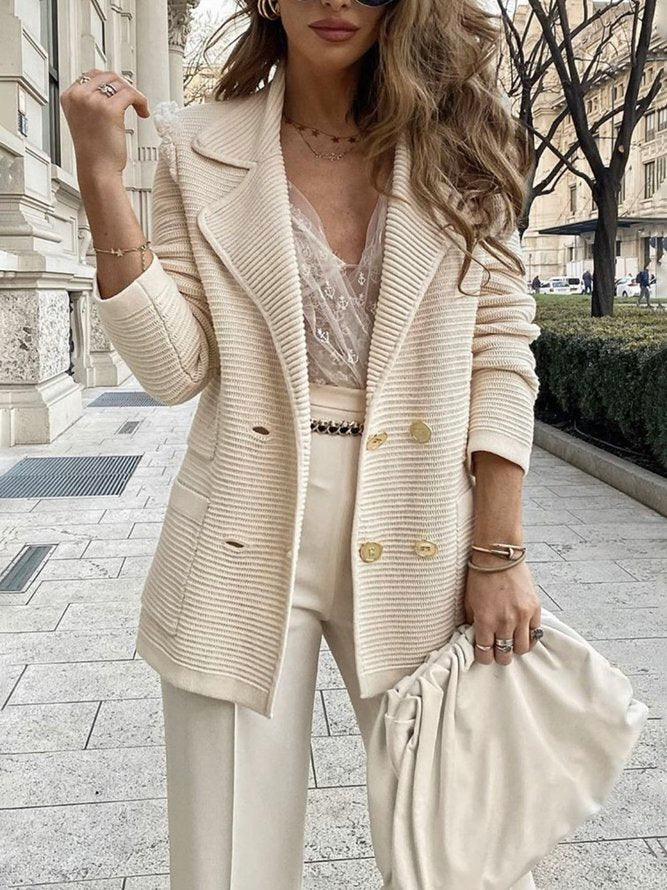 Modieuze en comfortabele Isabella damesblazer in beige, perfect als veelzijdige seizoensblazer.