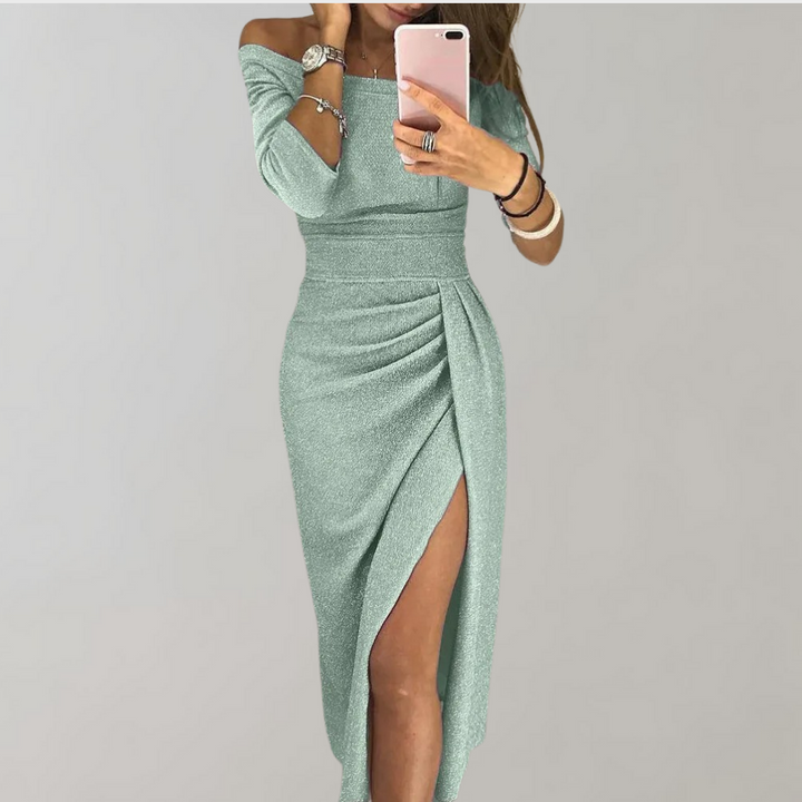"Champagne kleur glitterjurk met korte mouwen en lange snit, perfect voor elegante zomerse feestjes en gelegenheden."