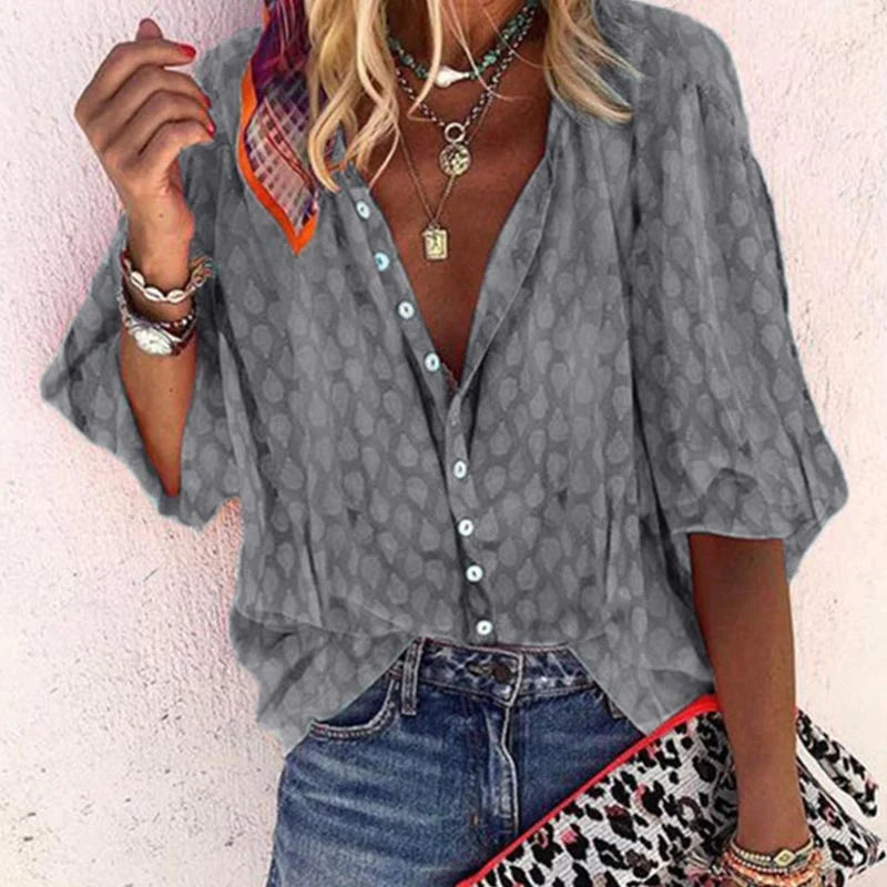Elegante dames top met v-hals en korte mouw, perfect voor zowel chique als casual outfits. Verkrijgbaar in diverse kleuren.