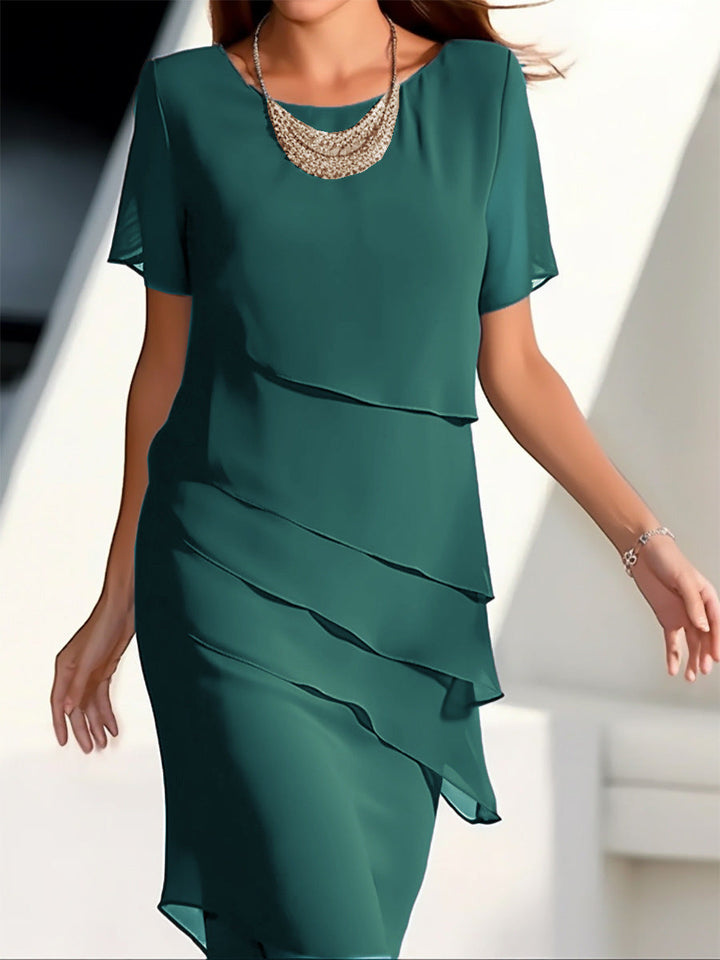 Chique gelaagde chiffon jurk in klassiek blauw, verfijnd ontwerp, elegante midi-jurk, luchtige en vloeiende pasvorm.