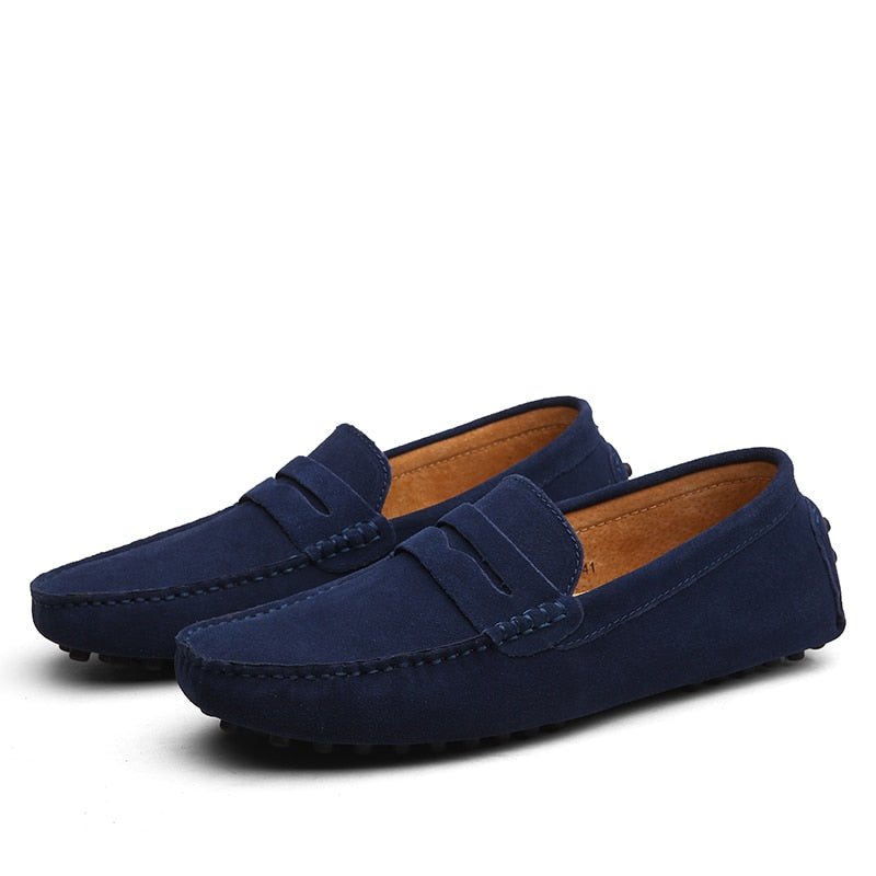 Heren loafers van bovenaf, focus op stijlvol design en kwaliteit. Elegante en comfortabele zomermode.