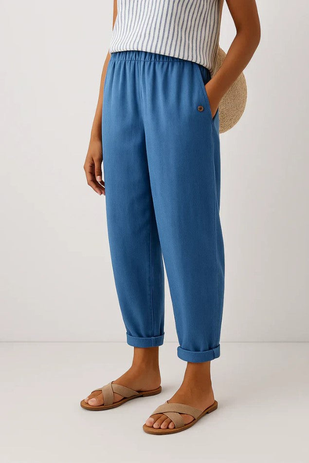 Dames comfortbroek, chino model met relaxte pasvorm en elastische taille. Enkellengte, zeer comfortabel.