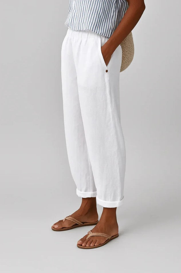 Stijlvolle dames zomerbroek, relaxte fit, elastische taille. Perfect voor casual comfort en veelzijdigheid.