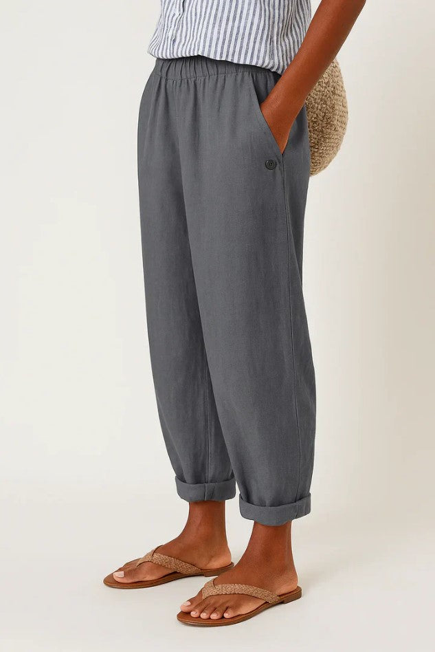 Chique damesbroek, relaxte chino met elastische taille. Comfortabel en stijlvol voor elke gelegenheid.