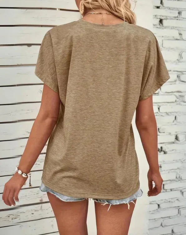 "Comfortabel en stijlvol kort mouwen vrouwenshirt met knoopsluiting, ideaal voor elke gelegenheid."