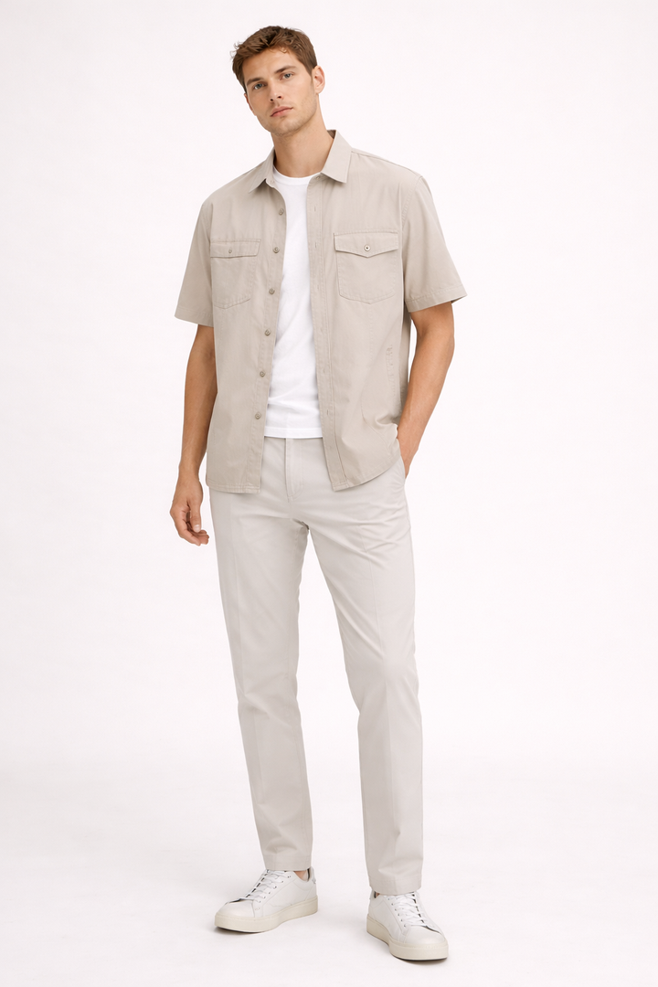 Casual zomer herenoverhemd met korte mouwen, rechte pasvorm voor optimaal comfort. Perfect voor warme dagen.