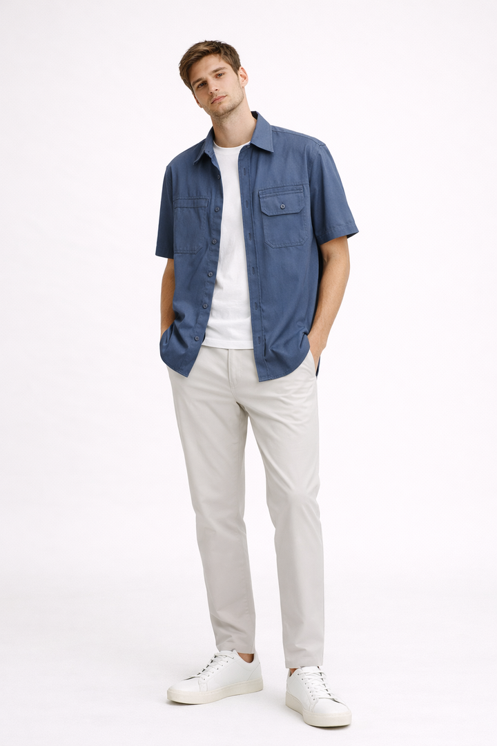 Stijlvol herenoverhemd, korte mouwen, rechte pasvorm en comfortabel. Essentiële herenkleding voor de zomer.