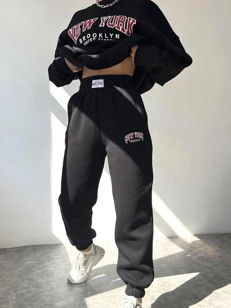 Zachte katoenmix dames lounge set, tweedelig met comfortabele sweater en jogger. Ideaal voor ontspanning.