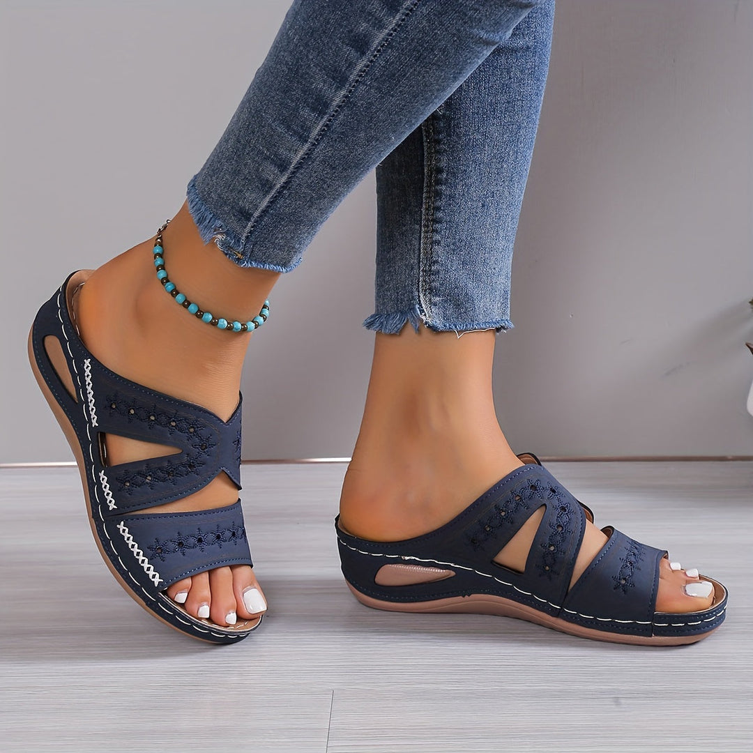 "Comfortabele Farida orthopedische sandalen bieden ondersteuning met gelzolen en stijl in blauw, lichtbruin, roze, zwart."