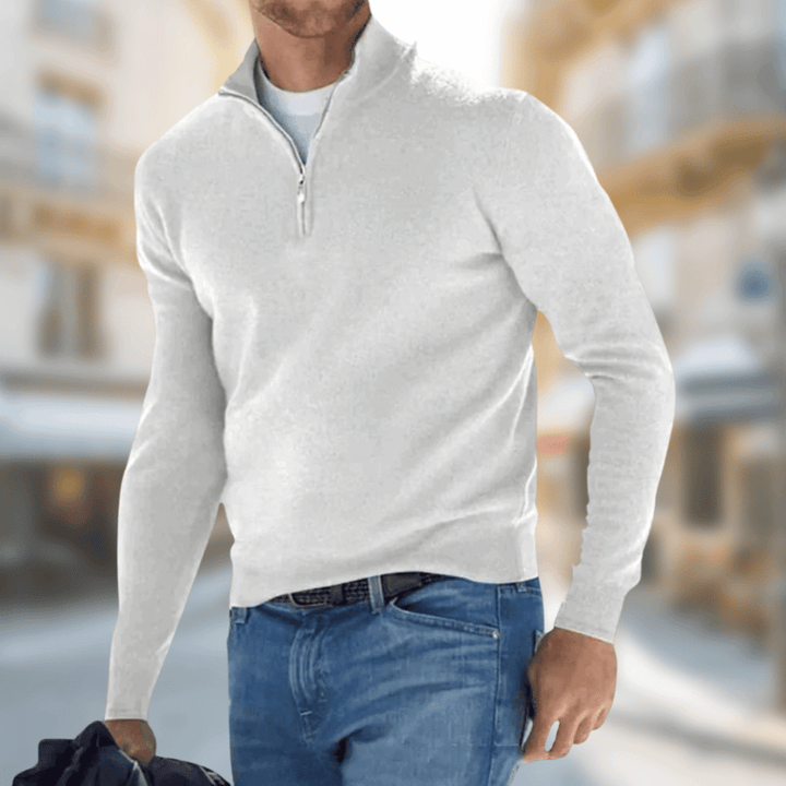 "Comfortabele half-zip herentrui in zachte wolmix met moderne stijl en ribboorden, ideaal voor casual en smart-casual looks."