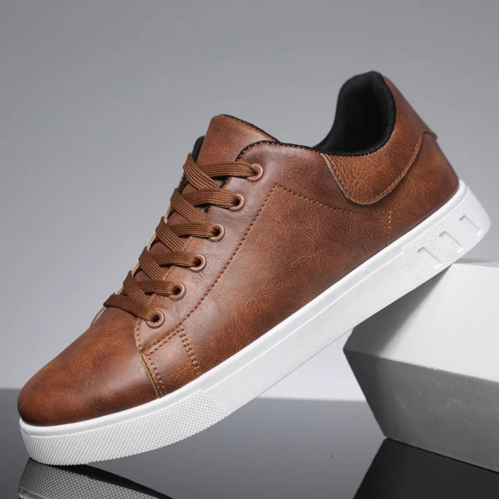 Sportieve heren sportschoenen met vetersluiting. Biedt comfort en ondersteuning voor dagelijks gebruik.