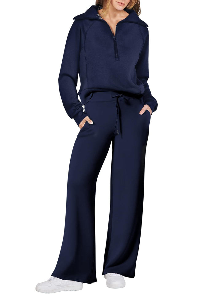 "Comfortabele loungewear set met relaxed fit, rechte pijpen en half zip kraag in zachte materialen voor hem en haar."