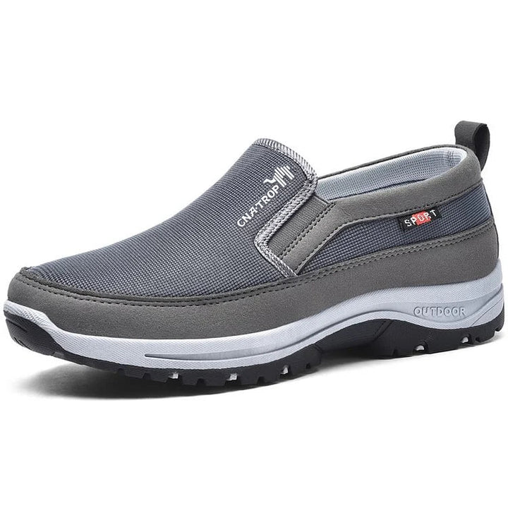 "Comfortabele orthopedische loafers voor mannen, veterloos design, bruine suède afwerking, slip-on gemak en ademend materiaal