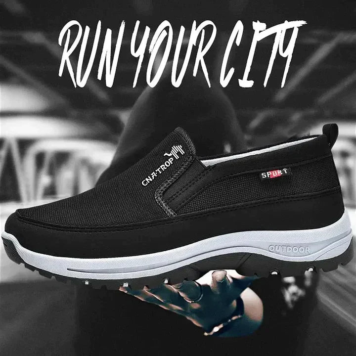 "Comfortabele orthopedische loafers voor mannen, veterloos design, bruine suède afwerking, slip-on gemak en ademend materiaal