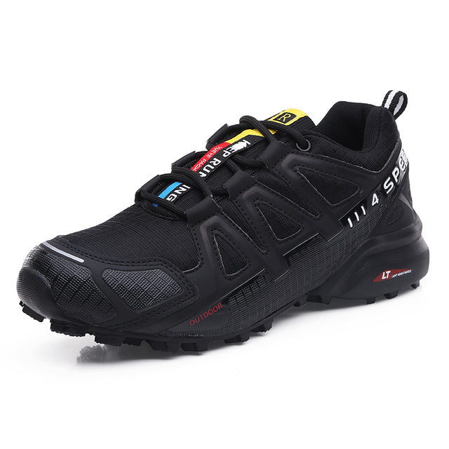 Comfortabele trekking schoen voor heren met robuust design, grijs-zwart gekleurd, geschikt voor outdoor avonturen.