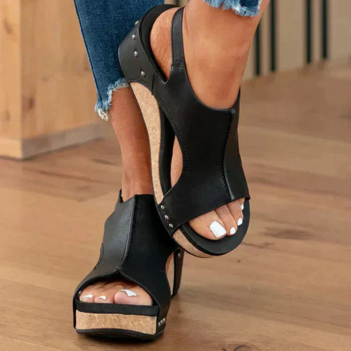 "Comfortabele zomersandalen voor dames met orthopedische sleehak, elegant design en ademend materiaal voor lange wandelingen.