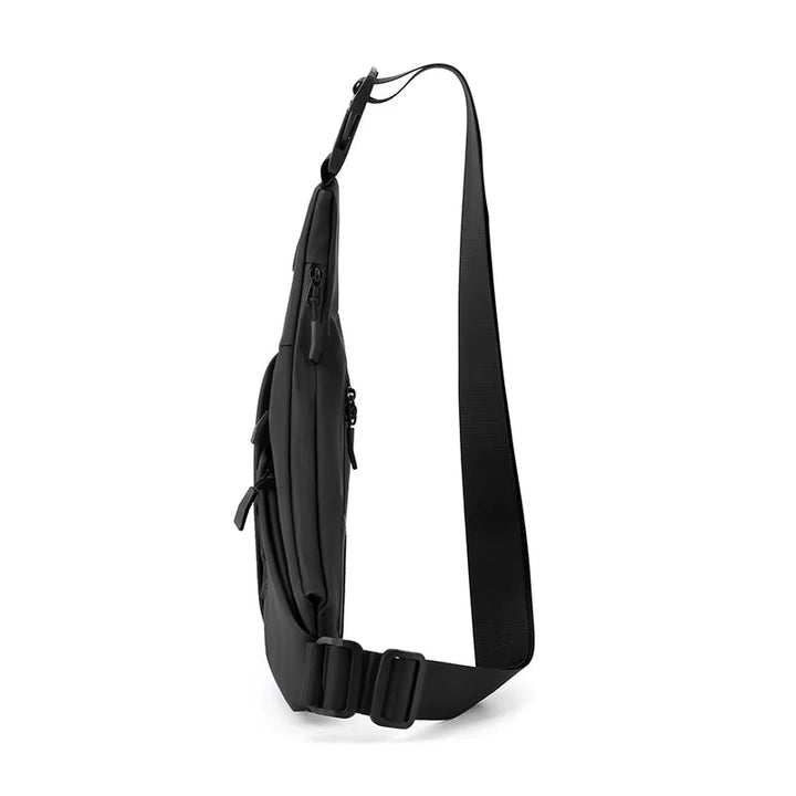 "Compacte heren crossbody tas, lichtgewicht en stijlvol, met verstelbare schouderband voor dagelijks handsfree gemak."