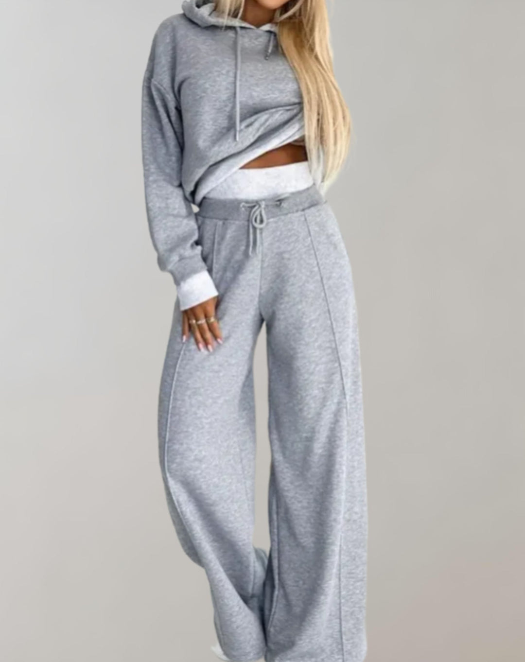 "Cropped hoodie en wijde broek dames tracksuit in modern design voor comfort en stijl, ideaal als loungewear set."