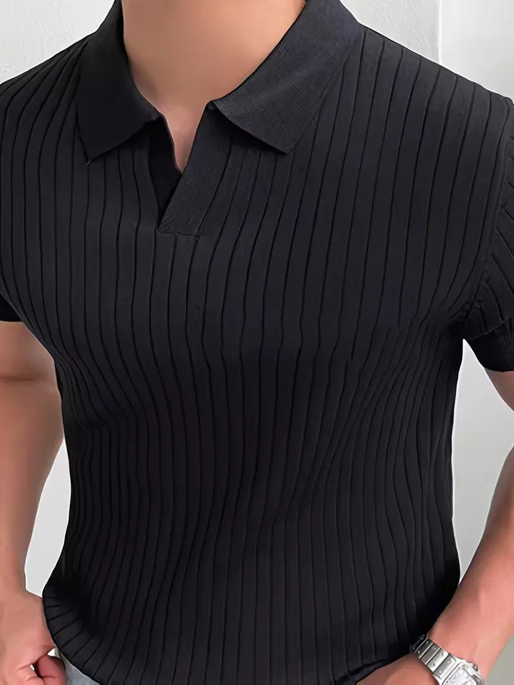 Klassieke heren polo met moderne ribstructuur details