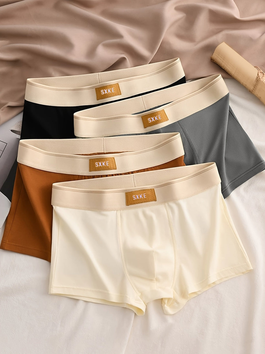 Zwarte heren boxershorts 4-pack. Comfortabel ondergoed met ademende stof en stretch, ideaal voor dagelijks gebruik.