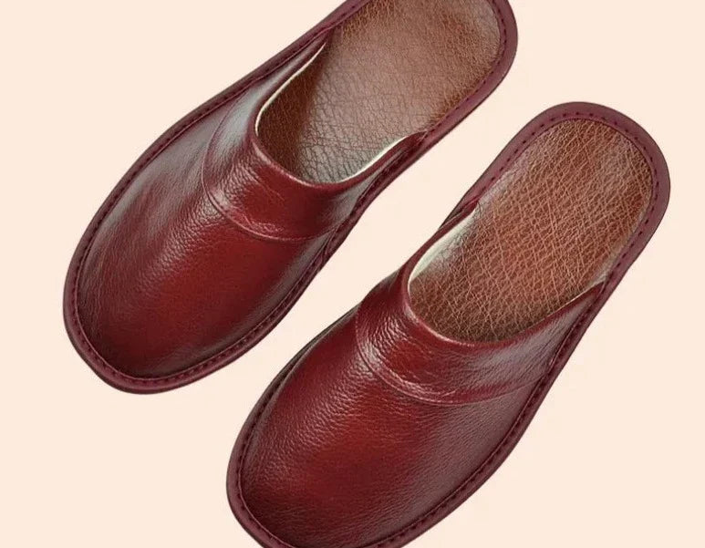 Flexibele zool van comfortabele heren pantoffels; biedt grip en ondersteuning voor thuisgebruik.