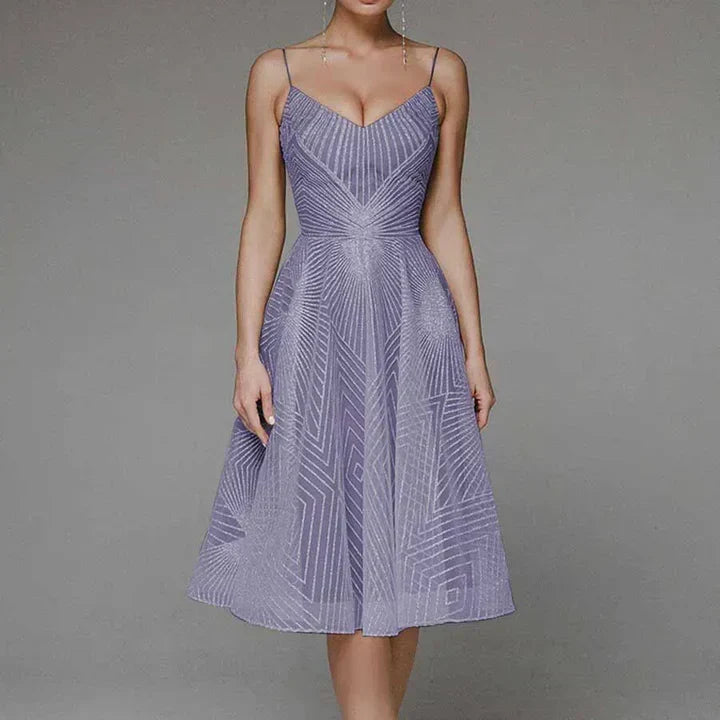 Luxe midi jurk voor dames, A-lijn silhouet en hartvormige hals. Geschikt voor bruiloften en formele feesten.