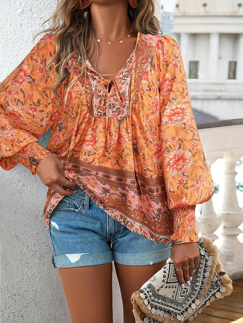 Comfortabele damesmode bloemenblouse met lange mouwen en knoopjes