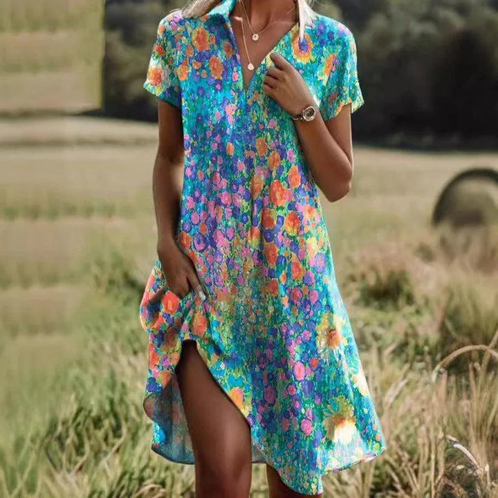 Trendy dames bloemen overhemd mini jurk met V-hals, lange mouwen en comfortabele stof. Stijlvolle zomeroutfit.