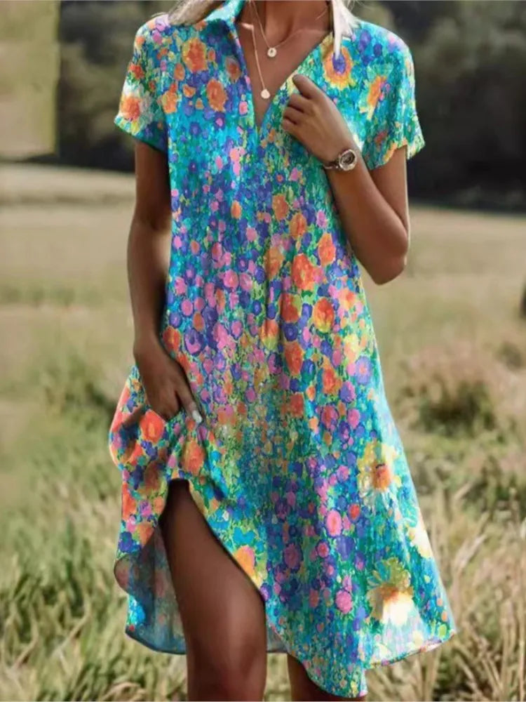 Elegante dames mini overhemdjurk met vrolijke bloemenprint en lange mouwen. Modieuze casual jurk, damesmode.
