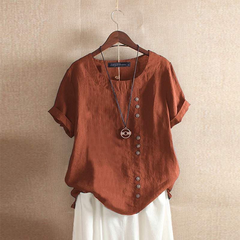 Bruine casual blouse voor dames met comfortabele pasvorm en trendy design, gefotografeerd aan een hanger.