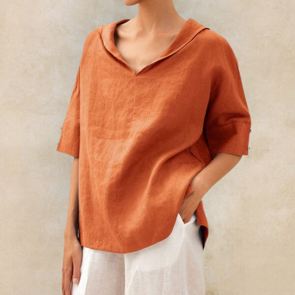 Veelzijdige damesblouse met kraag, korte mouwen en V-hals; perfect voor zakelijk of een casual chic gelegenheid.