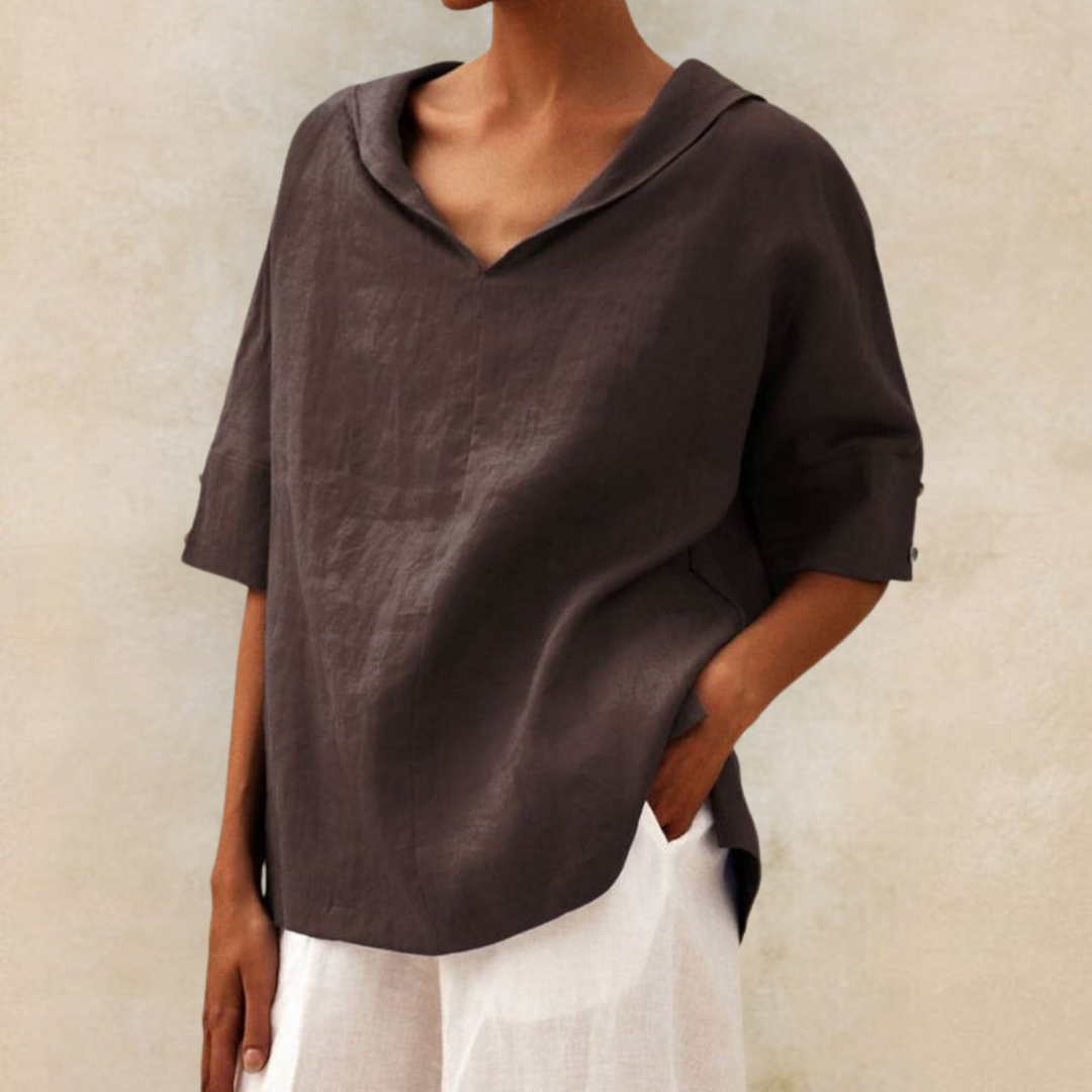 Luchtige zomerblouse voor dames met korte mouwen, kraag en V-hals, ideaal voor comfortabele, stijlvolle zomerdagen.