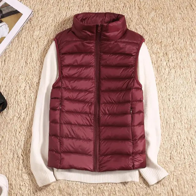 Veelzijdig dames bodywarmer vest met chique hoge kraag. Biedt comfort en een slankmakend effect.