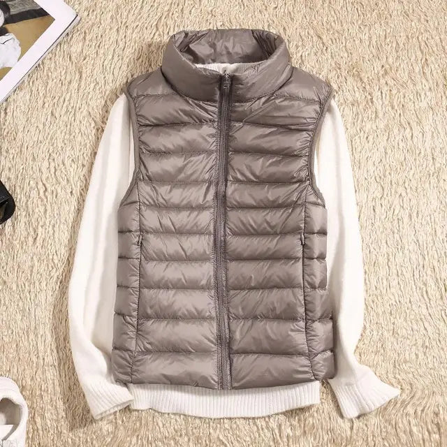 Slanke dames bodywarmer met stijlvolle hoge kraag, veelzijdig voor casual of chic. Comfortabel.
