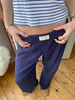 Donkerblauw
