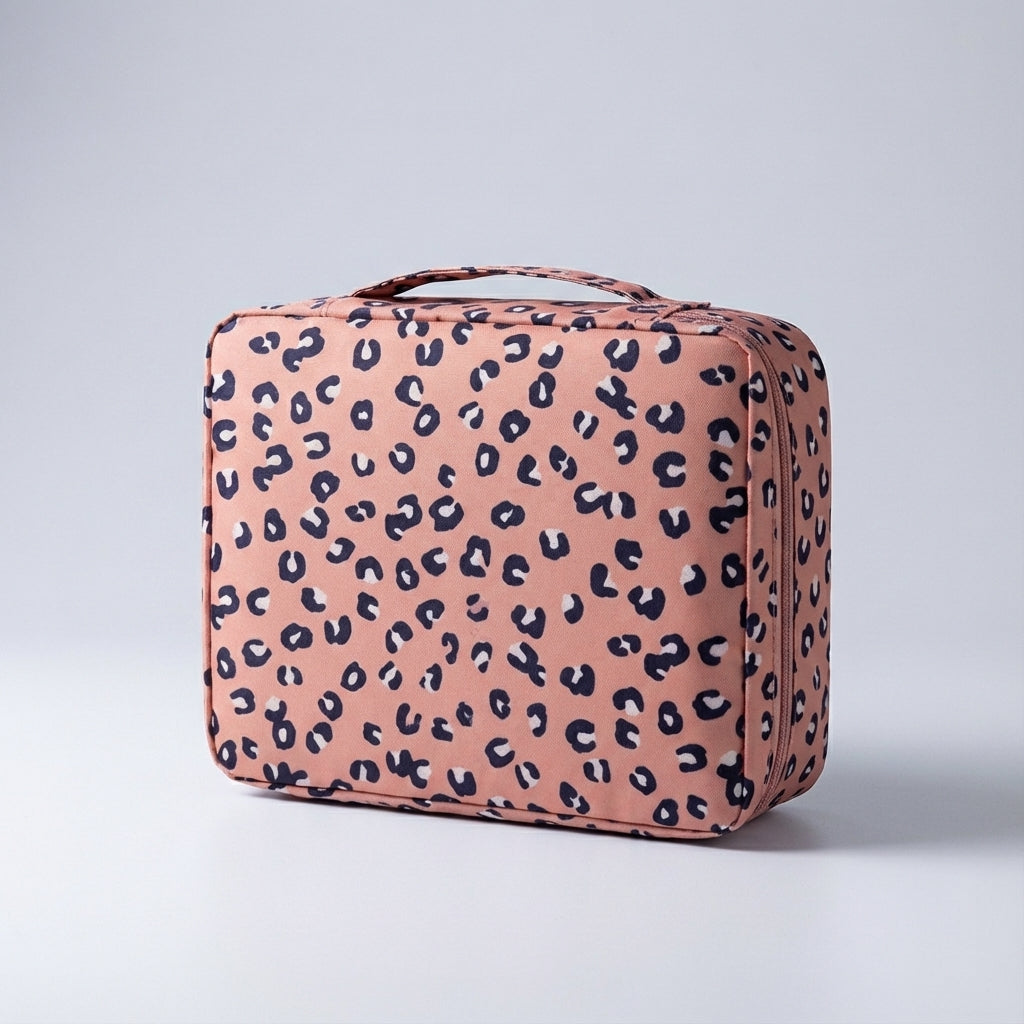 Compacte make-uptas voor onderweg, perfect formaat voor handtas of koffer, dames beauty essential.