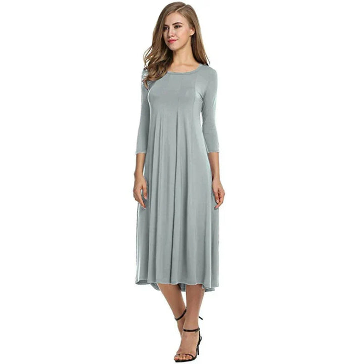 Driekwart mouwen op comfortabele midi zomerjurk voor dames met ronde hals. Stijlvol en modern design.
